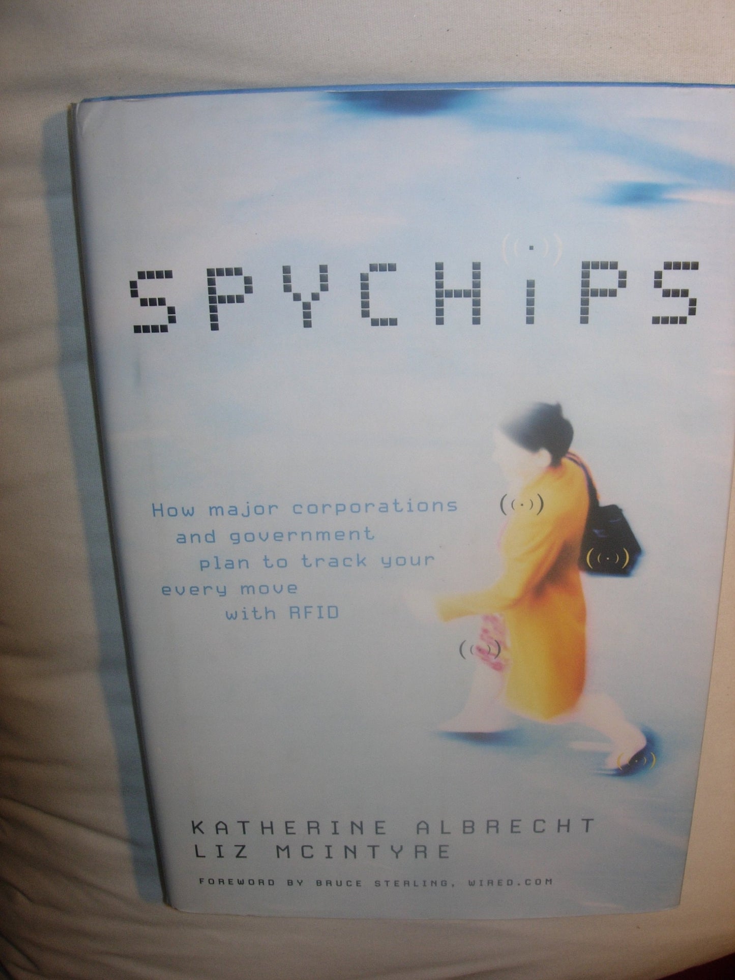 Spychips: How Government And Major Corporations Are Tracking Your Every Move by Katherine Albrecht,Liz McIntyre