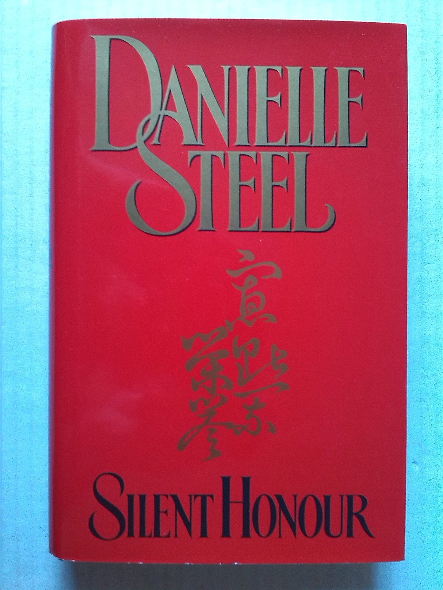 Silent Honour by Danielle Steel - USED